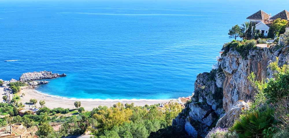 https://mdw-travel-data-us-east-1.s3.amazonaws.com/img/country/Chile/Playa-La-Herradura/img_01.jpg