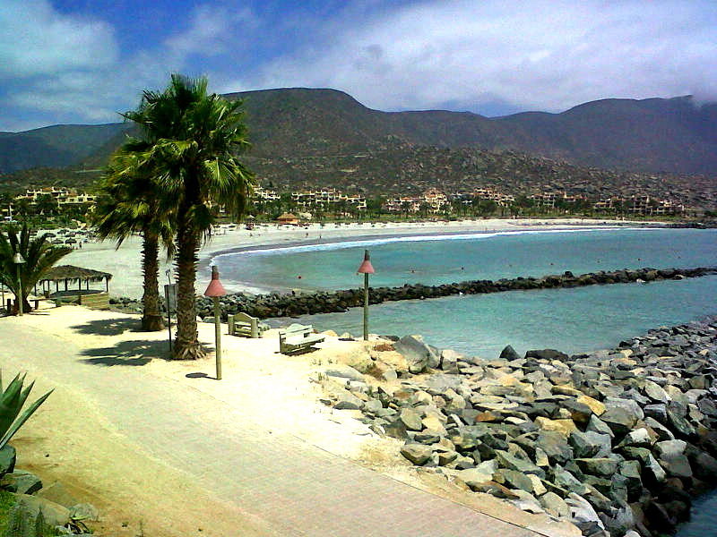 https://mdw-travel-data-us-east-1.s3.amazonaws.com/img/country/Chile/Playa-Las-Tacas/img_02.jpg