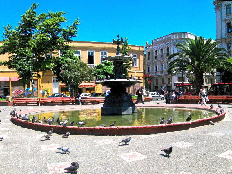 https://mdw-travel-data-us-east-1.s3.amazonaws.com/img/country/Chile/Plaza-Echaurren/img_03.jpg