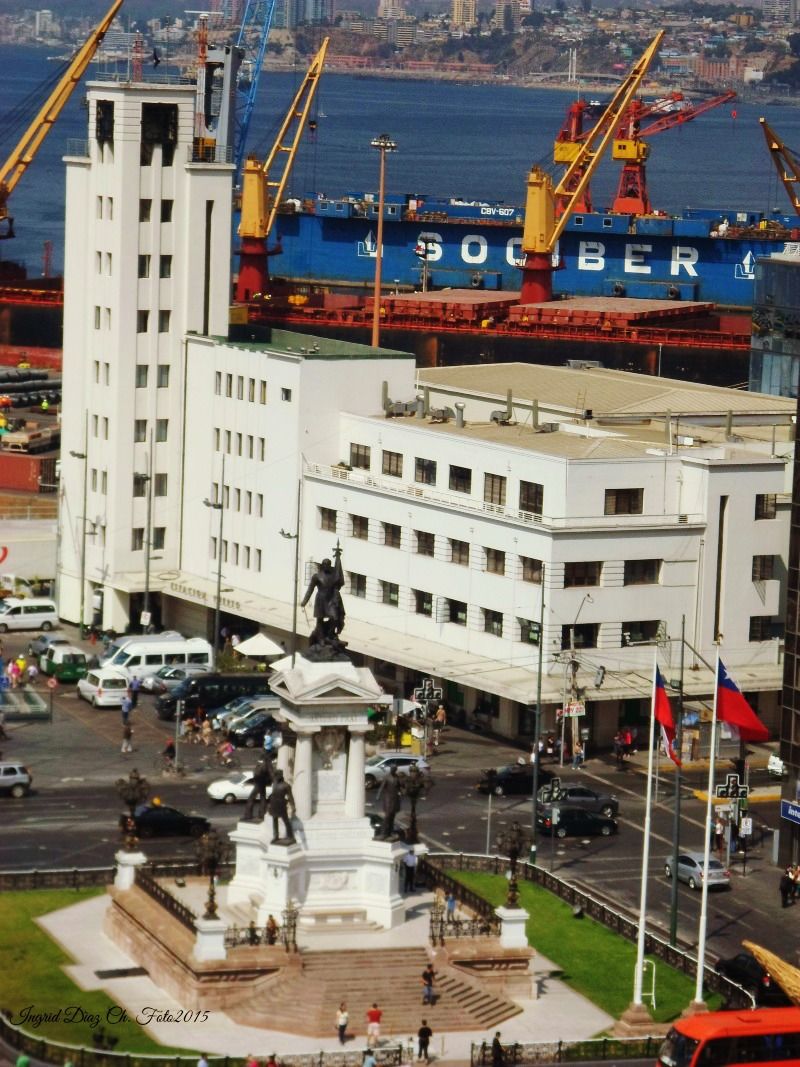 https://mdw-travel-data-us-east-1.s3.amazonaws.com/img/country/Chile/Plaza-Los-Heroes/img_02.jpg