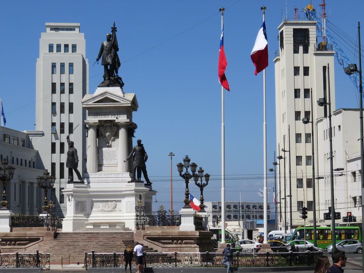 https://mdw-travel-data-us-east-1.s3.amazonaws.com/img/country/Chile/Plaza-Sotomayor/img_02.jpg