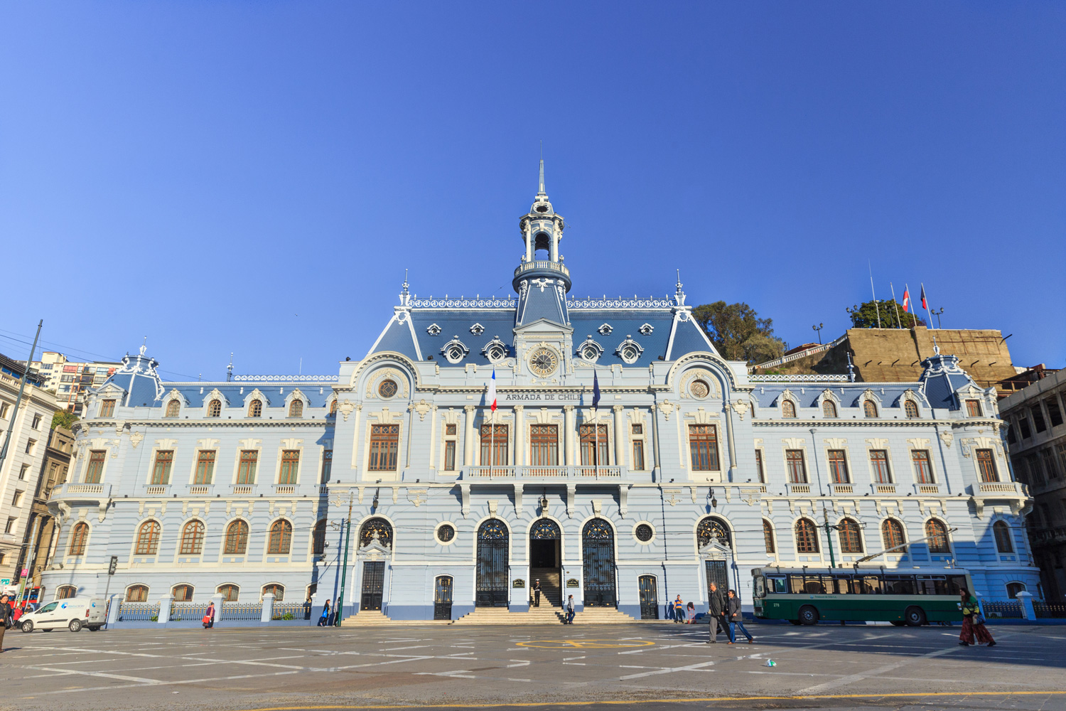 https://mdw-travel-data-us-east-1.s3.amazonaws.com/img/country/Chile/Plaza-Sotomayor/img_03.jpg