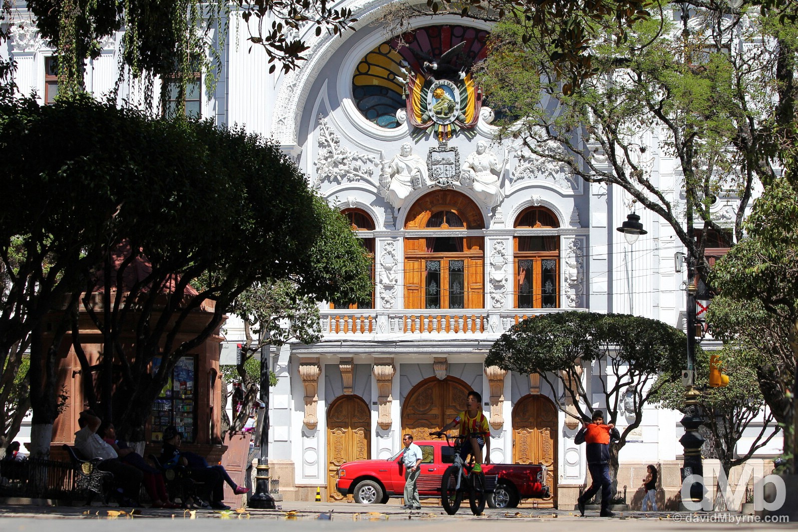 https://mdw-travel-data-us-east-1.s3.amazonaws.com/img/country/Chile/Plaza-Sucre/img_01.jpg