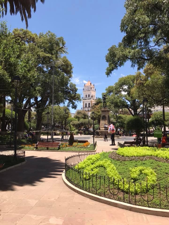 https://mdw-travel-data-us-east-1.s3.amazonaws.com/img/country/Chile/Plaza-Sucre/img_03.jpg