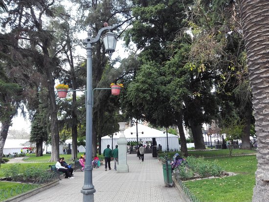 https://mdw-travel-data-us-east-1.s3.amazonaws.com/img/country/Chile/Plaza-de-Armas-de-Talca/img_01.jpg