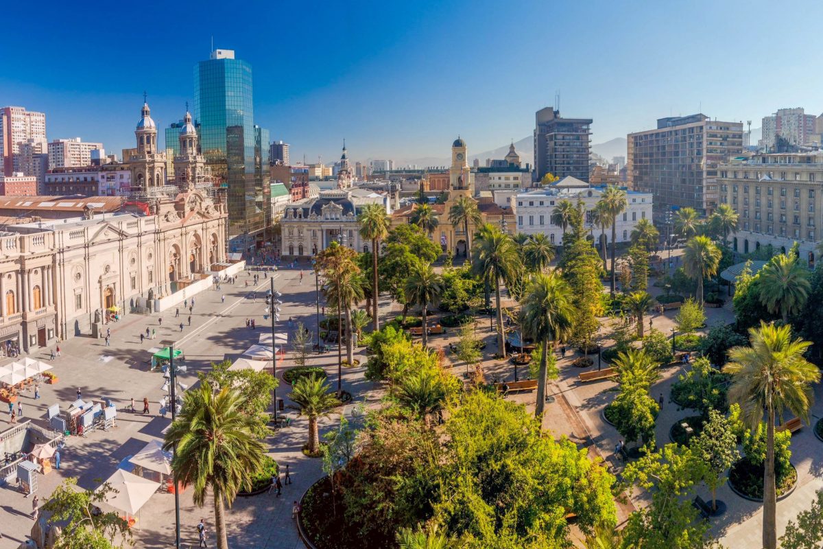 https://mdw-travel-data-us-east-1.s3.amazonaws.com/img/country/Chile/Plaza-de-Armas/img_01.jpg