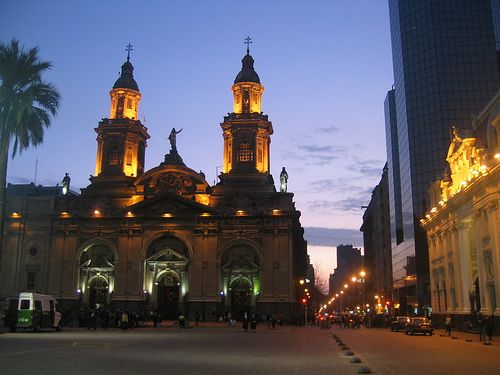 https://mdw-travel-data-us-east-1.s3.amazonaws.com/img/country/Chile/Plaza-de-Armas/img_02.jpg