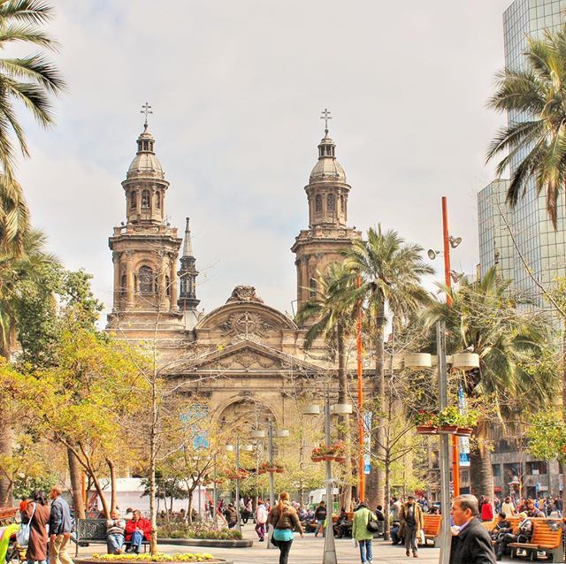 https://mdw-travel-data-us-east-1.s3.amazonaws.com/img/country/Chile/Plaza-de-Armas/img_03.jpg