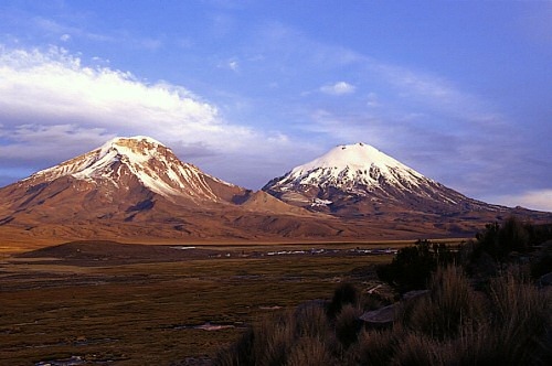 https://mdw-travel-data-us-east-1.s3.amazonaws.com/img/country/Chile/Pomerape-Volcano/img_01.jpg