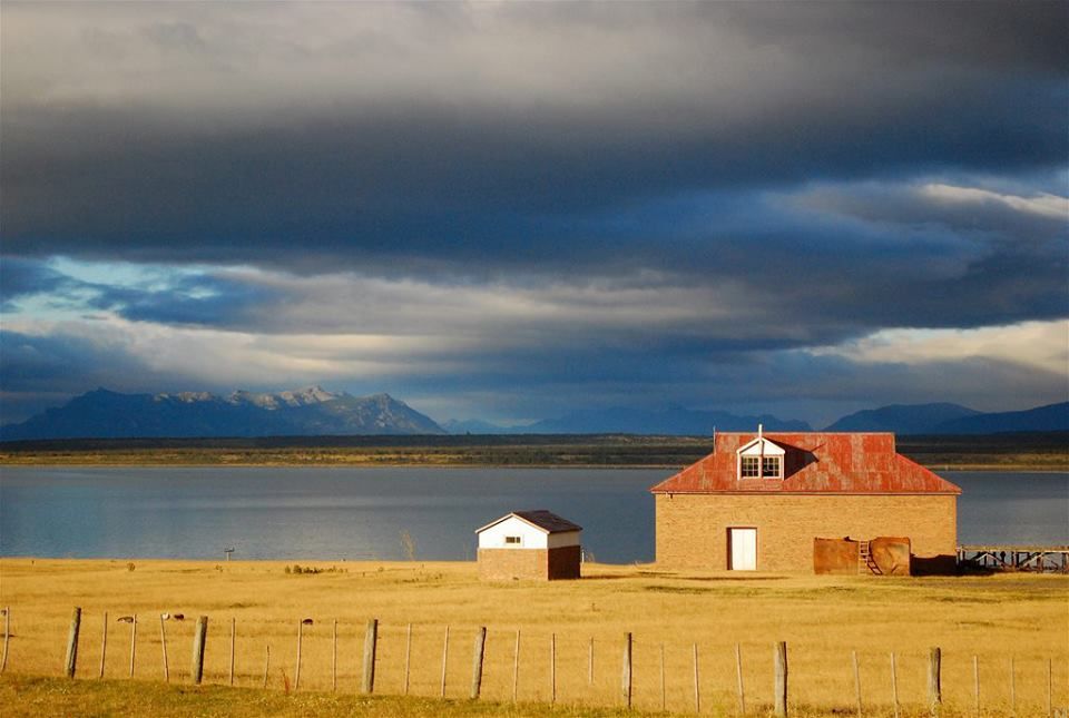 https://mdw-travel-data-us-east-1.s3.amazonaws.com/img/country/Chile/Puerto-Bories/img_03.jpg