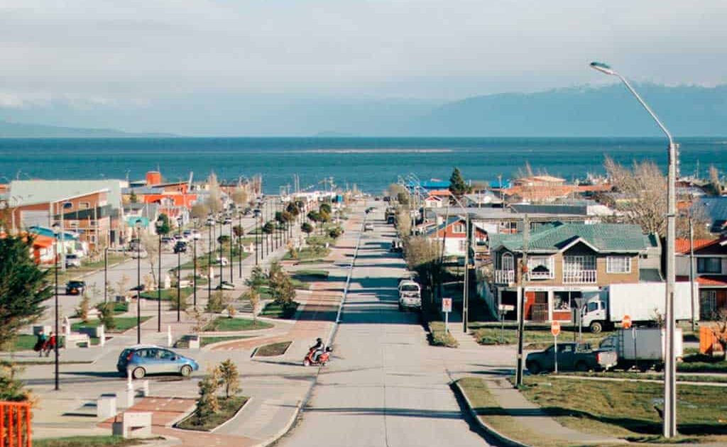 https://mdw-travel-data-us-east-1.s3.amazonaws.com/img/country/Chile/Puerto-Natales-Cathedral/img_02.jpg
