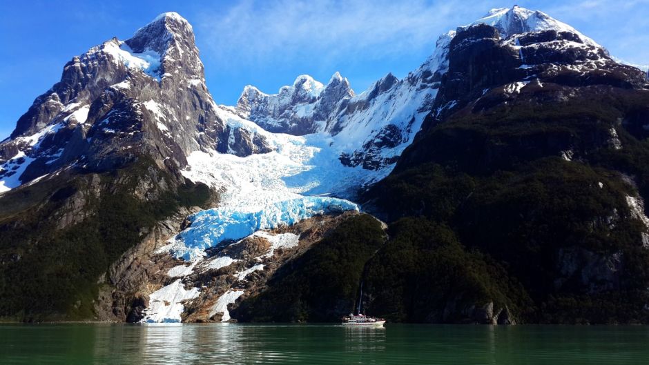 https://mdw-travel-data-us-east-1.s3.amazonaws.com/img/country/Chile/Puerto-Natales/img_03.jpg
