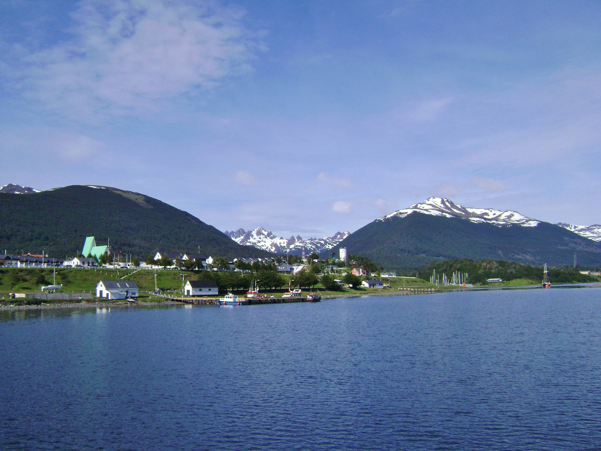 https://mdw-travel-data-us-east-1.s3.amazonaws.com/img/country/Chile/Puerto-Williams/img_03.jpg