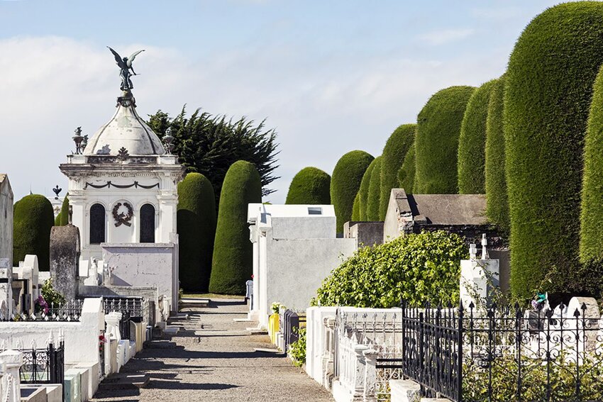 https://mdw-travel-data-us-east-1.s3.amazonaws.com/img/country/Chile/Punta-Arenas-Cemetery/img_00.jpg