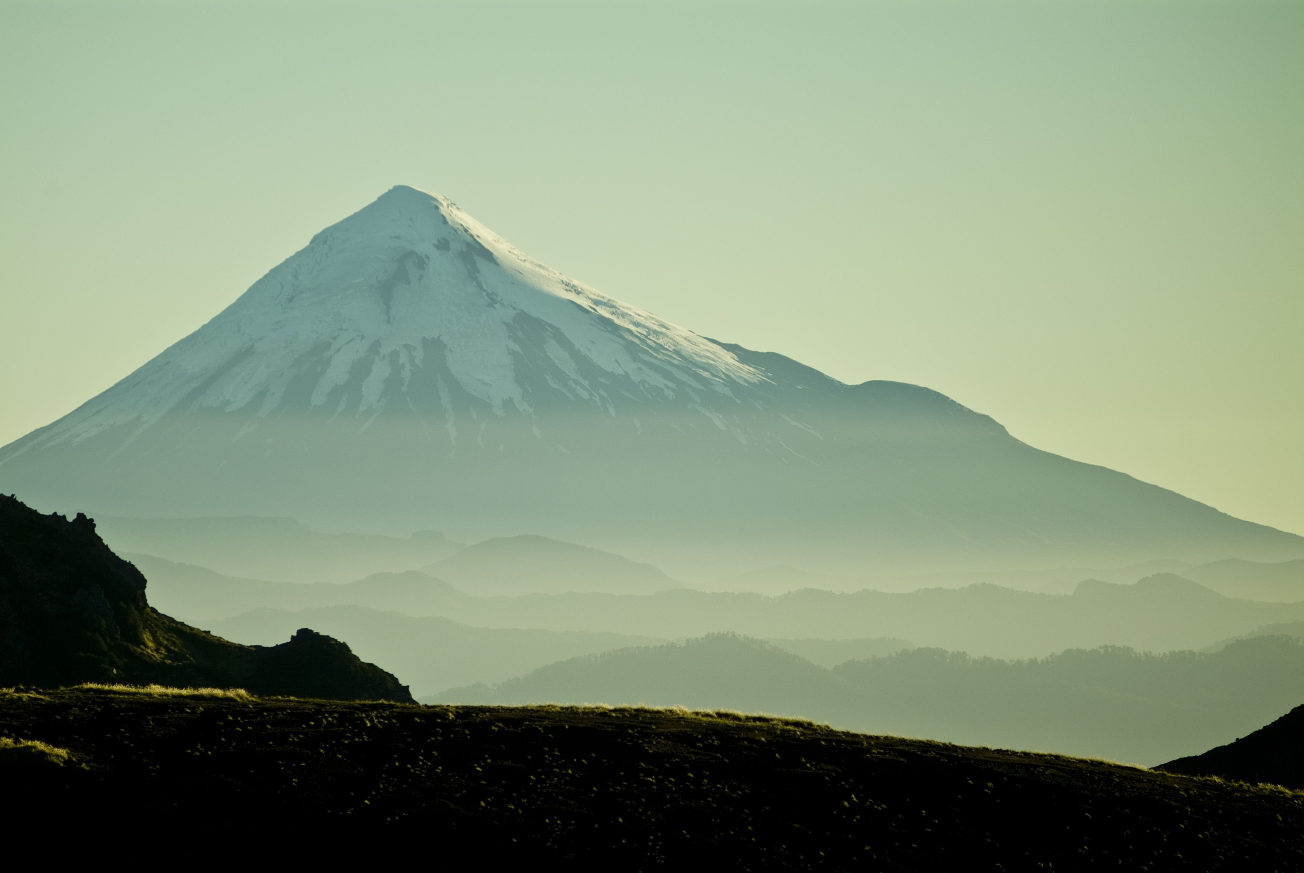 https://mdw-travel-data-us-east-1.s3.amazonaws.com/img/country/Chile/Puyehue-National-Park/img_01.jpg