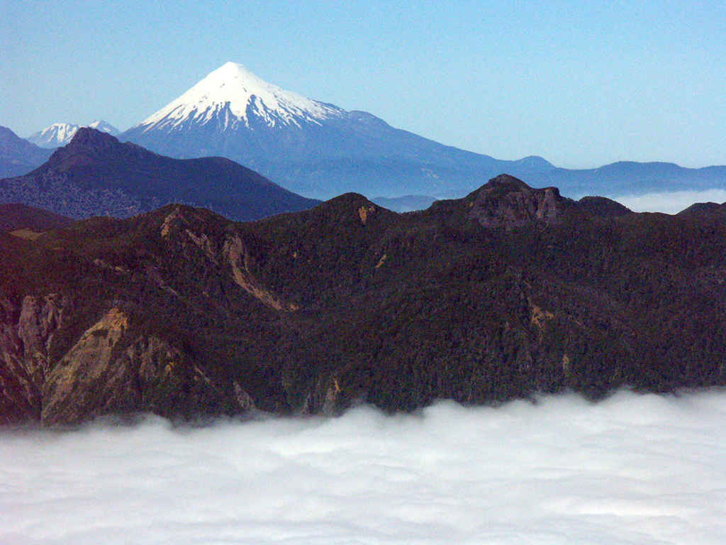 https://mdw-travel-data-us-east-1.s3.amazonaws.com/img/country/Chile/Puyehue-National-Park/img_03.jpg