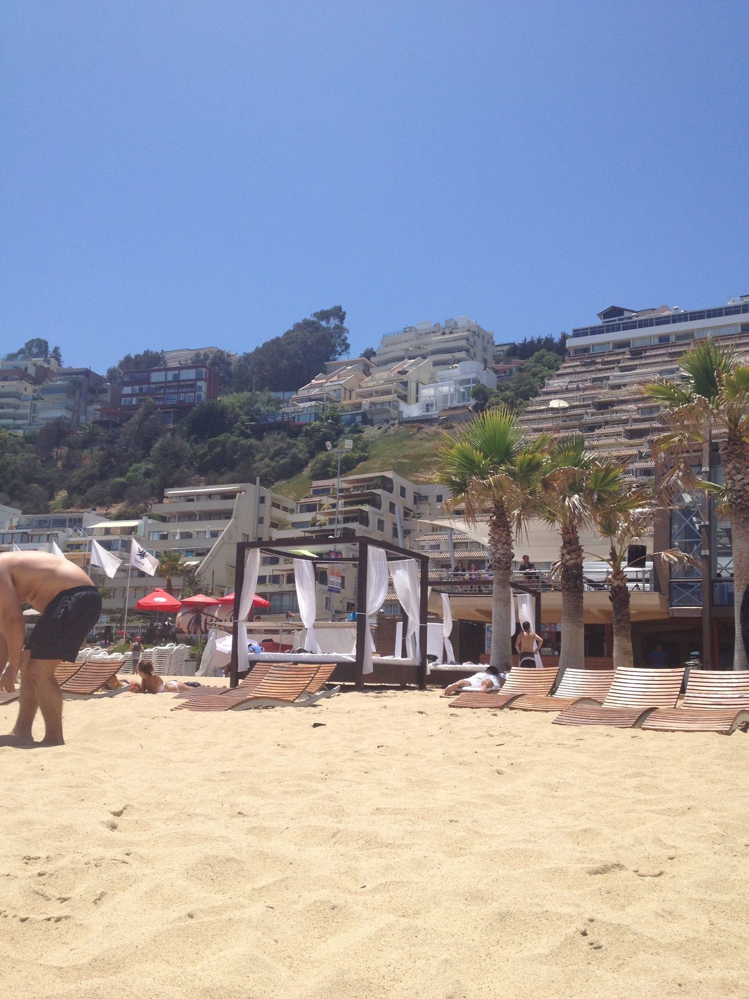 https://mdw-travel-data-us-east-1.s3.amazonaws.com/img/country/Chile/Renaca-Beach/img_03.jpg