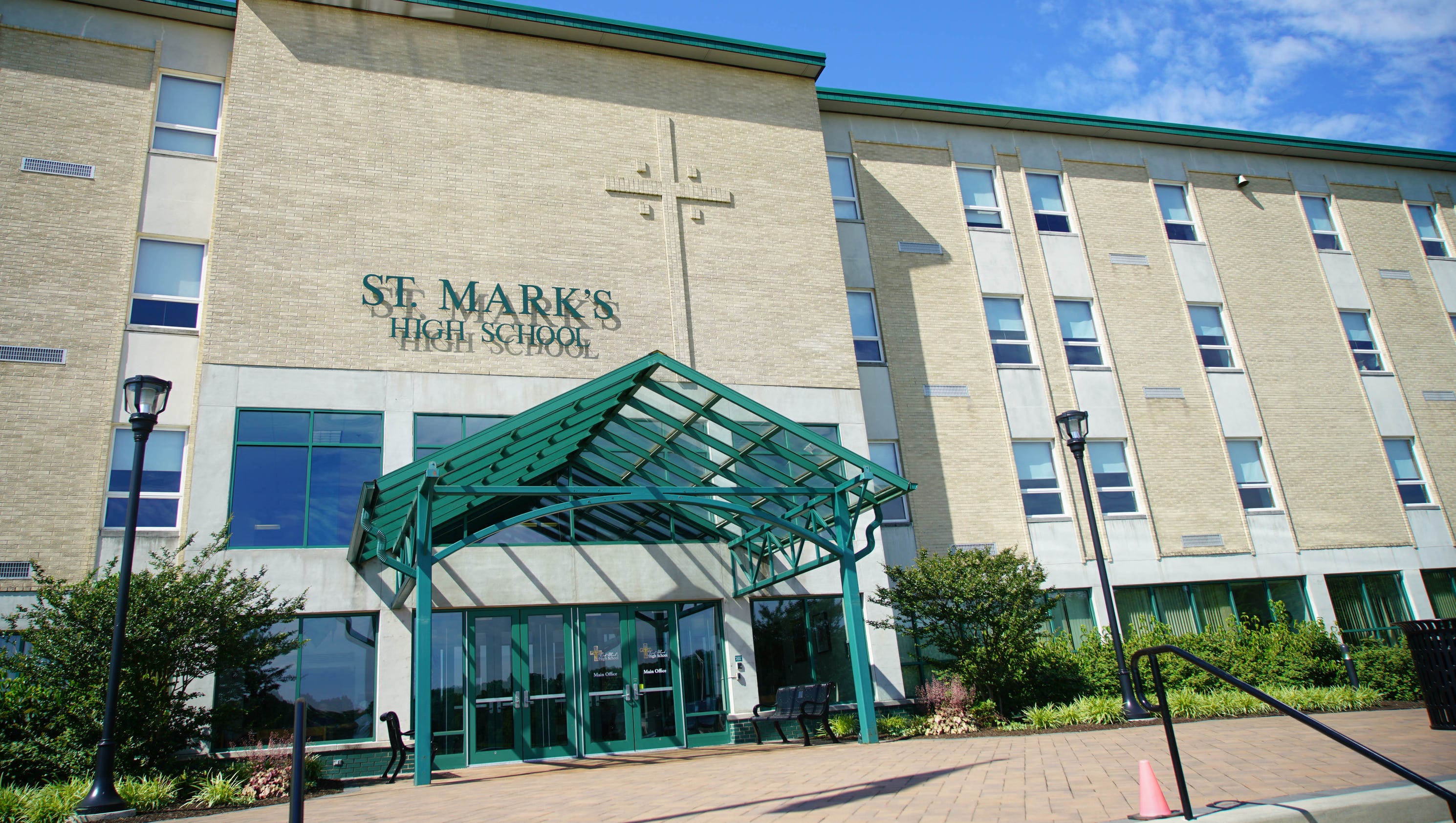 https://mdw-travel-data-us-east-1.s3.amazonaws.com/img/country/Chile/Saint-Mark-School/img_00.jpg
