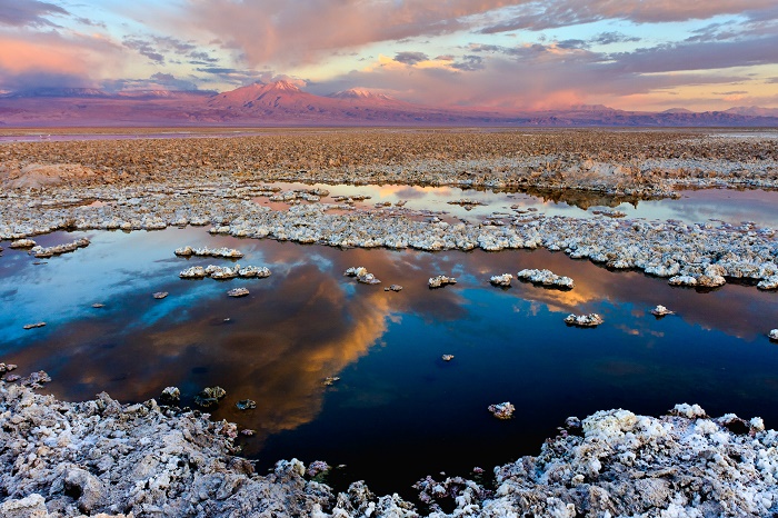 https://mdw-travel-data-us-east-1.s3.amazonaws.com/img/country/Chile/Salar-de-Atacama/img_02.jpg