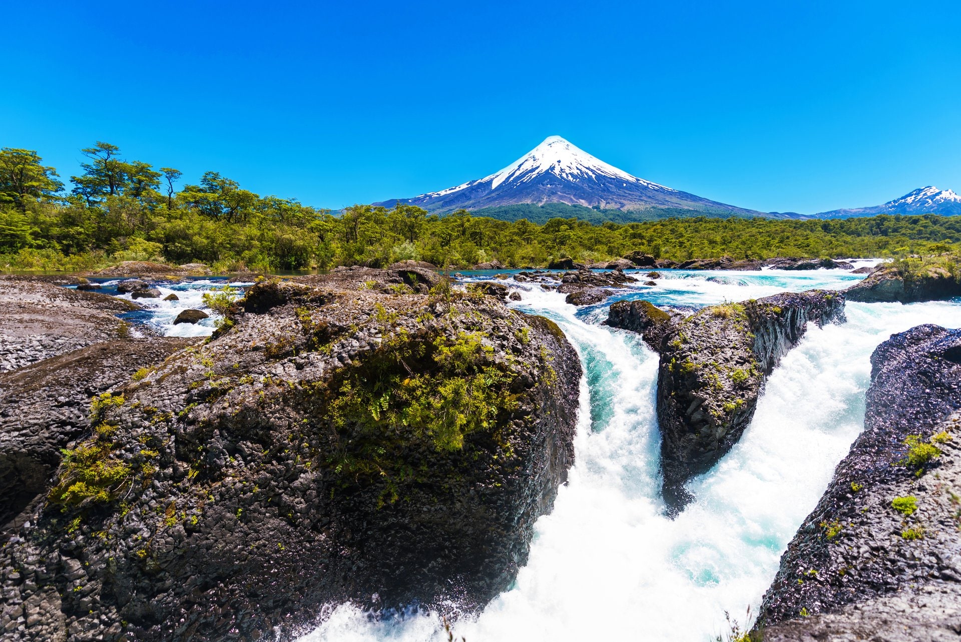 https://mdw-travel-data-us-east-1.s3.amazonaws.com/img/country/Chile/Salto-del-Angel/img_02.jpg