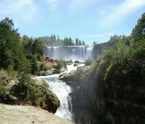 https://mdw-travel-data-us-east-1.s3.amazonaws.com/img/country/Chile/Salto-del-Laja/img_02.jpg