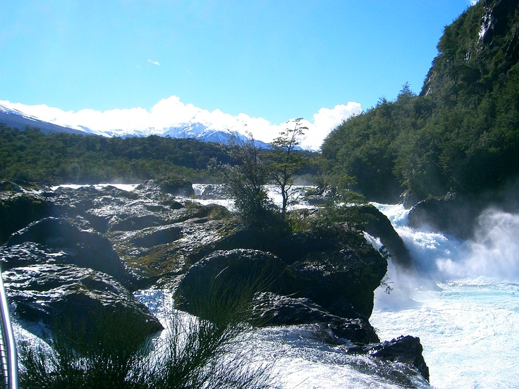 https://mdw-travel-data-us-east-1.s3.amazonaws.com/img/country/Chile/Saltos-del-Perquilauquen/img_02.jpg
