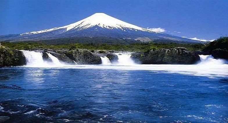 https://mdw-travel-data-us-east-1.s3.amazonaws.com/img/country/Chile/Saltos-del-Petrohue/img_01.jpg