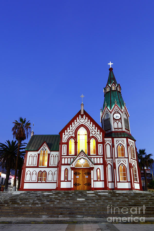 https://mdw-travel-data-us-east-1.s3.amazonaws.com/img/country/Chile/San-Marcos-Cathedral/img_02.jpg