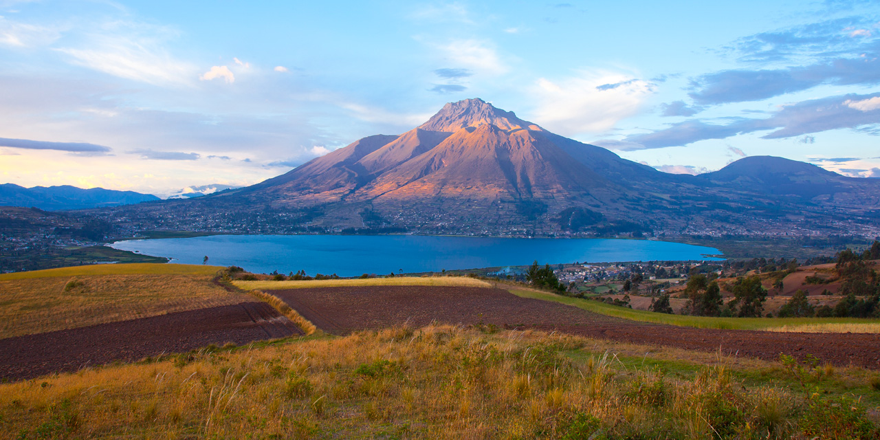 https://mdw-travel-data-us-east-1.s3.amazonaws.com/img/country/Chile/San-Pablo-Lake/img_03.jpg