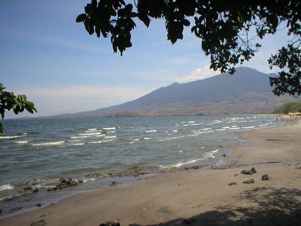 https://mdw-travel-data-us-east-1.s3.amazonaws.com/img/country/Chile/Santo-Domingo-Beach/img_01.jpg