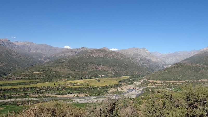 https://mdw-travel-data-us-east-1.s3.amazonaws.com/img/country/Chile/Santuario-de-la-Naturaleza-del-Rio-Los-Cipreses/img_03.jpg