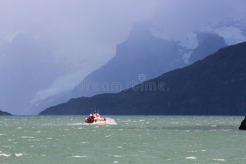https://mdw-travel-data-us-east-1.s3.amazonaws.com/img/country/Chile/Seno-Ultima-Esperanza/img_02.jpg
