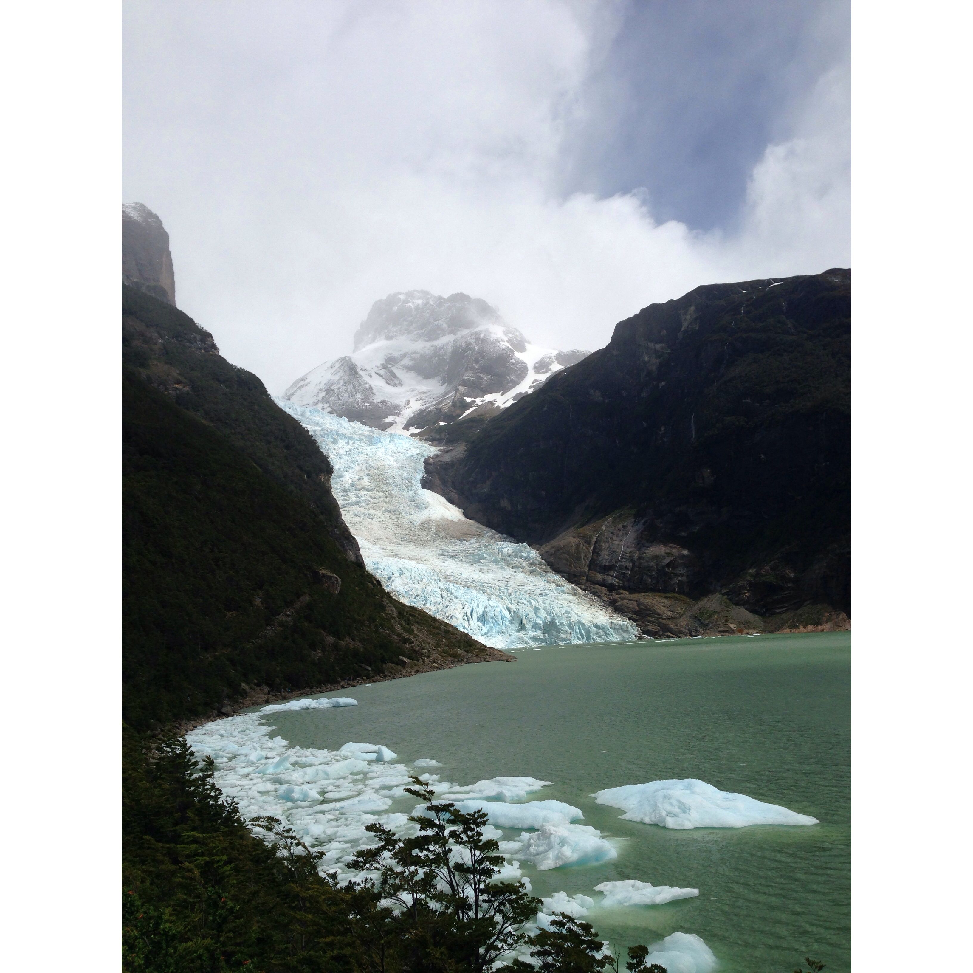 https://mdw-travel-data-us-east-1.s3.amazonaws.com/img/country/Chile/Serrano-Glacier/img_03.jpg