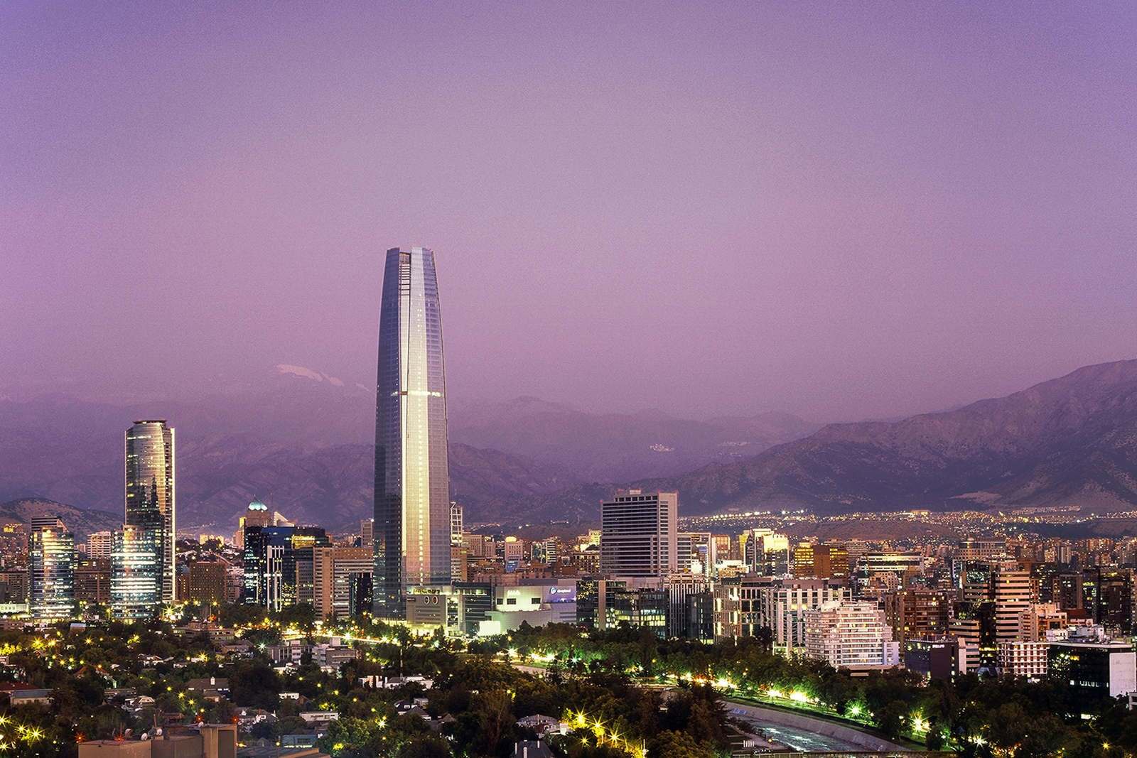 https://mdw-travel-data-us-east-1.s3.amazonaws.com/img/country/Chile/Sky-Costanera/img_01.jpg