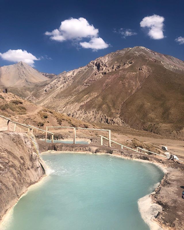 https://mdw-travel-data-us-east-1.s3.amazonaws.com/img/country/Chile/Termas-de-Colina/img_01.jpg