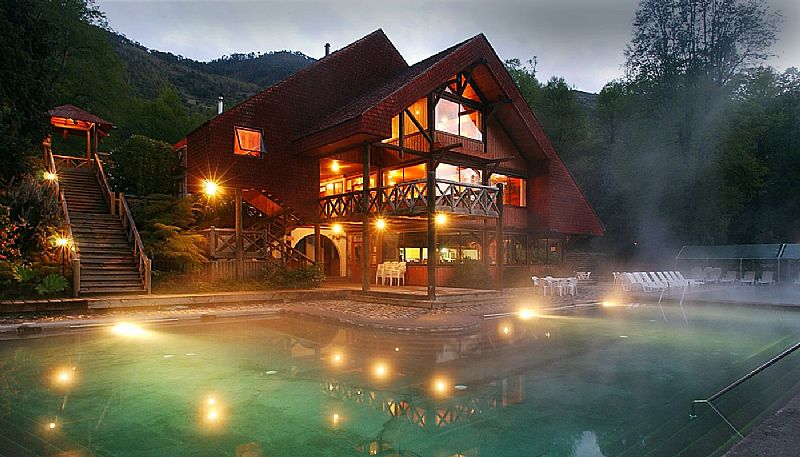 https://mdw-travel-data-us-east-1.s3.amazonaws.com/img/country/Chile/Termas-de-Cuncumen/img_01.jpg