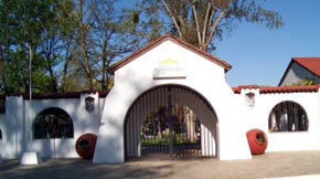 https://mdw-travel-data-us-east-1.s3.amazonaws.com/img/country/Chile/Termas-de-Panimavida/img_00.jpg