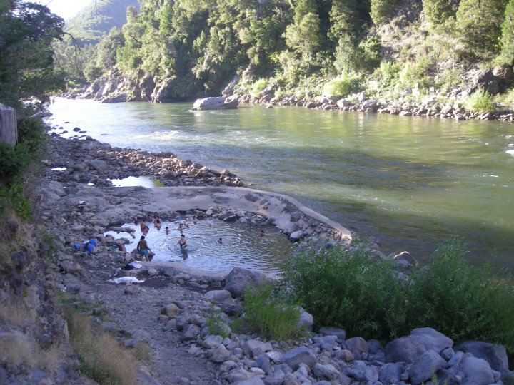https://mdw-travel-data-us-east-1.s3.amazonaws.com/img/country/Chile/Termas-del-Avellano/img_02.jpg