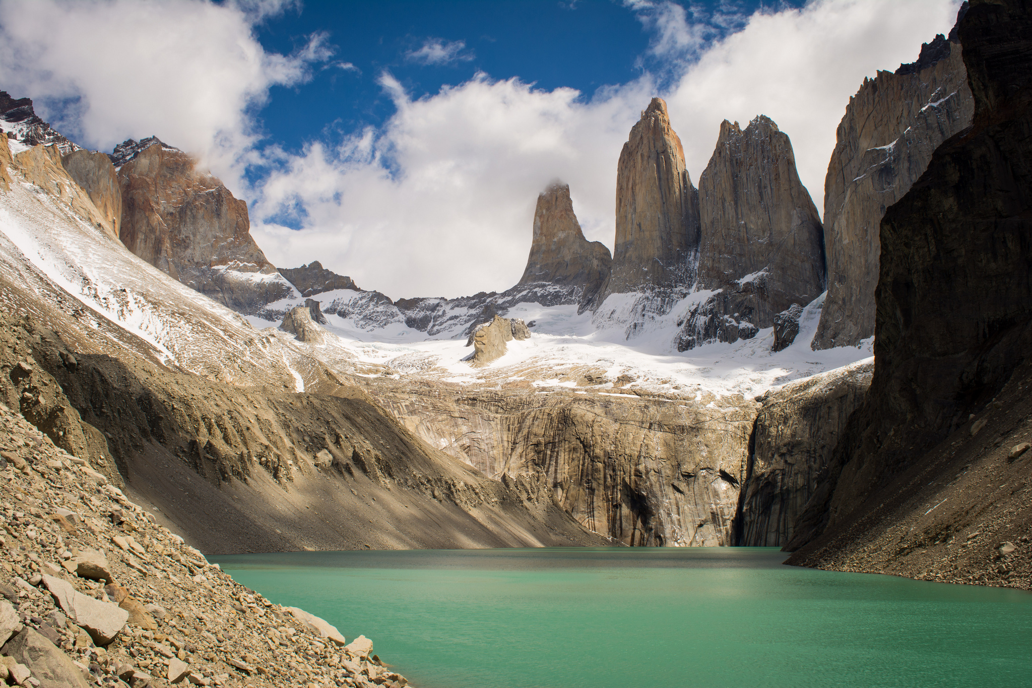 https://mdw-travel-data-us-east-1.s3.amazonaws.com/img/country/Chile/Torres-del-Paine-Base/img_02.jpg