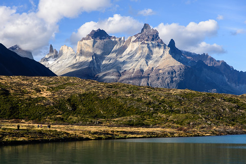 https://mdw-travel-data-us-east-1.s3.amazonaws.com/img/country/Chile/Torres-del-Paine-Base/img_03.jpg