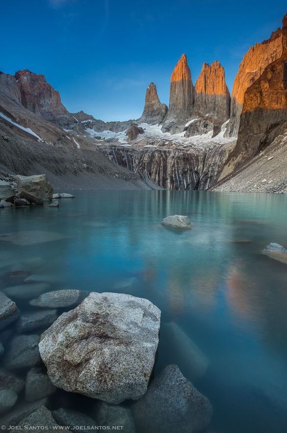 https://mdw-travel-data-us-east-1.s3.amazonaws.com/img/country/Chile/Torres-del-Paine-National-Park/img_02.jpg