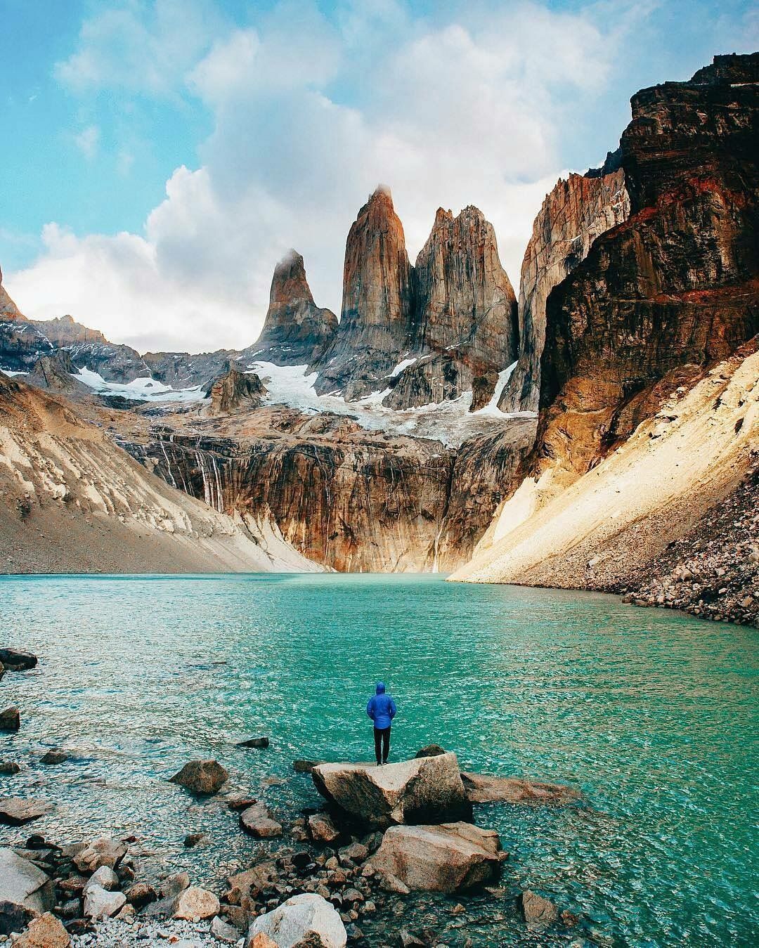 https://mdw-travel-data-us-east-1.s3.amazonaws.com/img/country/Chile/Torres-del-Paine-National-Park/img_03.jpg