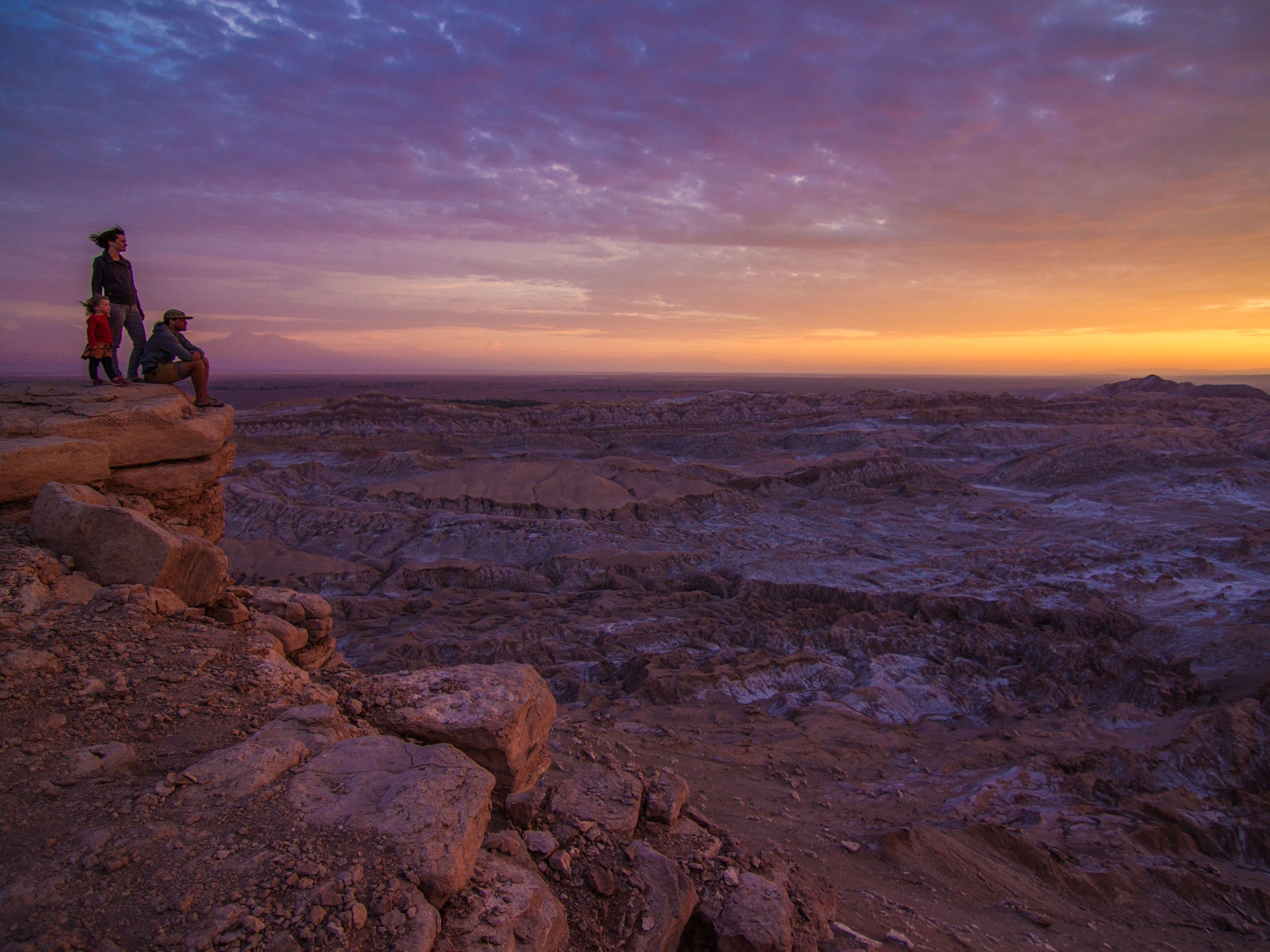 https://mdw-travel-data-us-east-1.s3.amazonaws.com/img/country/Chile/Valle-de-la-Luna/img_03.jpg