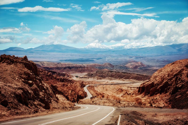 https://mdw-travel-data-us-east-1.s3.amazonaws.com/img/country/Chile/Valle-del-Arcoiris/img_03.jpg