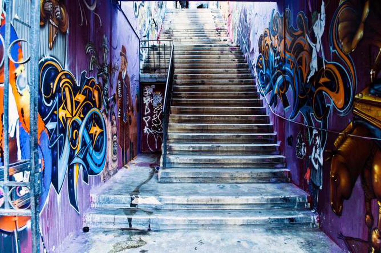 https://mdw-travel-data-us-east-1.s3.amazonaws.com/img/country/Chile/Valparaiso-Street-Art/img_02.jpg