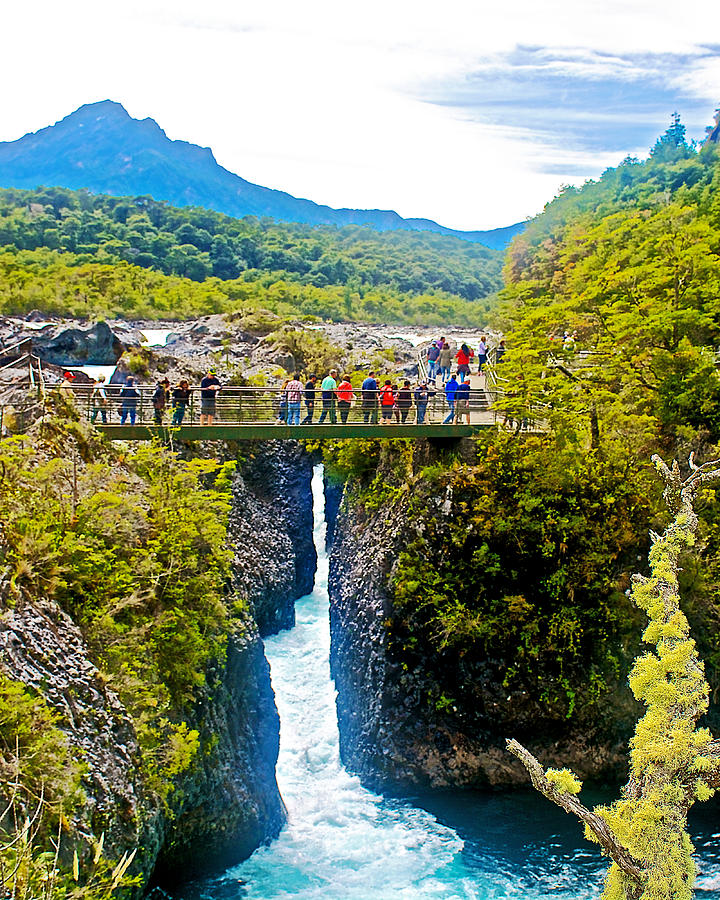 https://mdw-travel-data-us-east-1.s3.amazonaws.com/img/country/Chile/Vicente-Perez-Rosales-National-Park/img_03.jpg