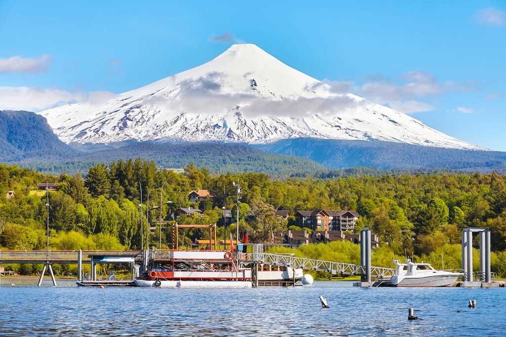 https://mdw-travel-data-us-east-1.s3.amazonaws.com/img/country/Chile/Villarrica-National-Park/img_01.jpg