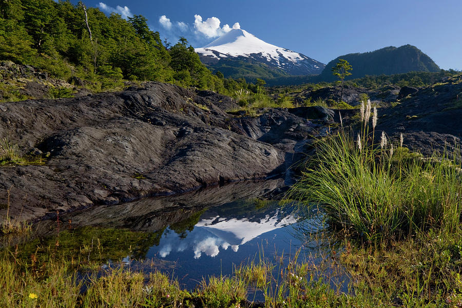 https://mdw-travel-data-us-east-1.s3.amazonaws.com/img/country/Chile/Villarrica-National-Park/img_03.jpg