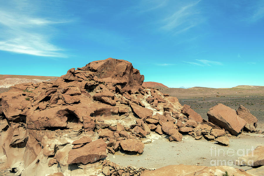 https://mdw-travel-data-us-east-1.s3.amazonaws.com/img/country/Chile/Yerbas-Buenas/img_03.jpg