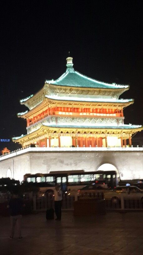 https://mdw-travel-data-us-east-1.s3.amazonaws.com/img/country/China/Bell-Tower-of-Xian/img_02.jpg